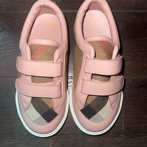 Girls Burberry sneakers !